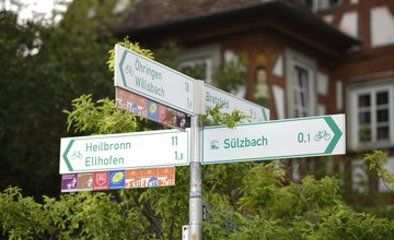 Radwegebeschilderung HeilbronnerLand - Hauptwegweiser mit Routenplaketten